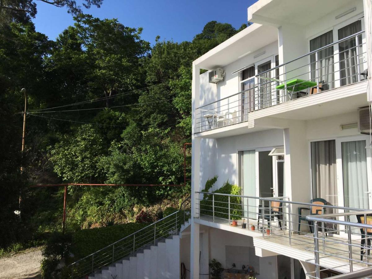 Rezo'S House Hotel Kvariati Exterior photo